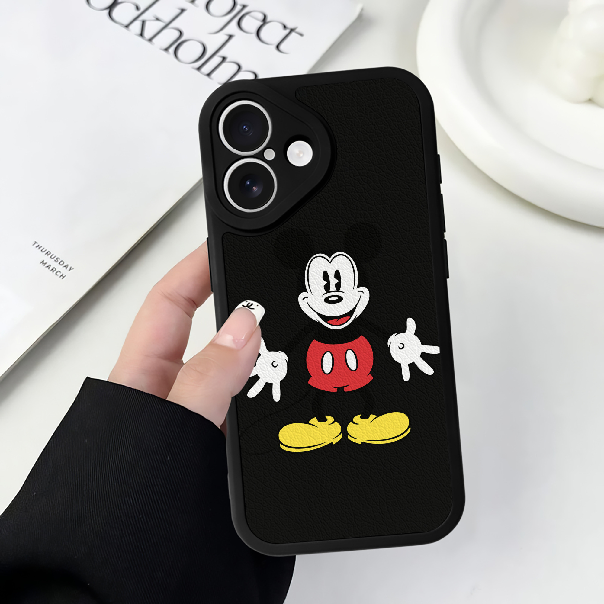 （画像用） ミッキーマウス Mickey Mouse 【iPhone 16シリーズ対応】シリコンスマホケース（レザー調） 材質：シリコン